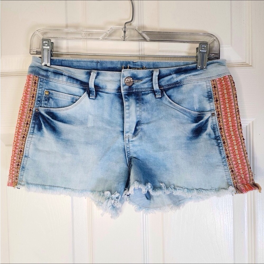 Hart denim shorts with peach embroidery